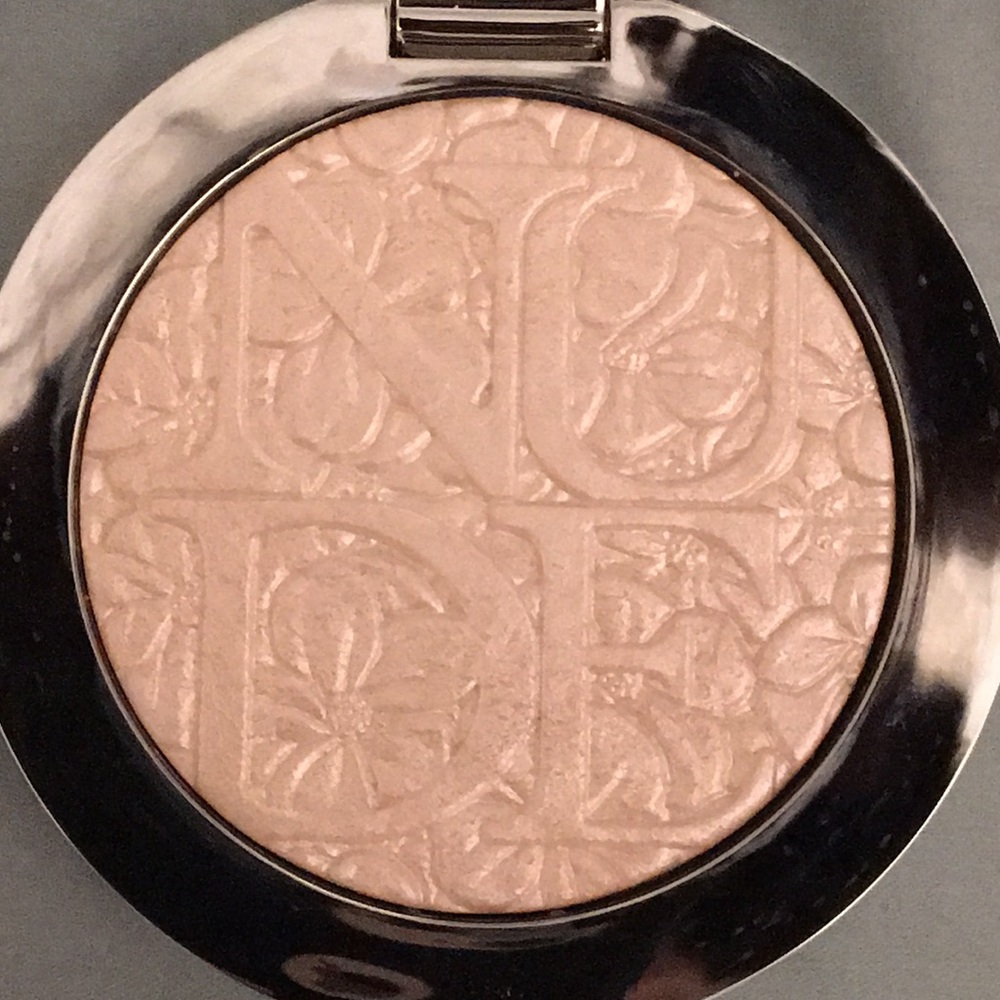 Dior Glowing Gardens Highlighter in Glowing Pink